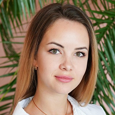 woman-sit-coach-blond-blue-portrait-young-one-people-home-happy-girl-female-leisure-lifestyle-casual_t20_nL74n7